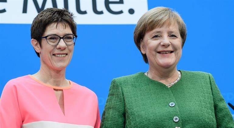 merkel-kramp-karrenbauer-efe.jpg