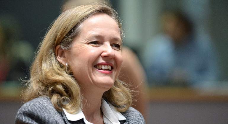 nadia-calvino-vicepresidenta-ministra-economia-sonriendo-reuters-770x420.jpg