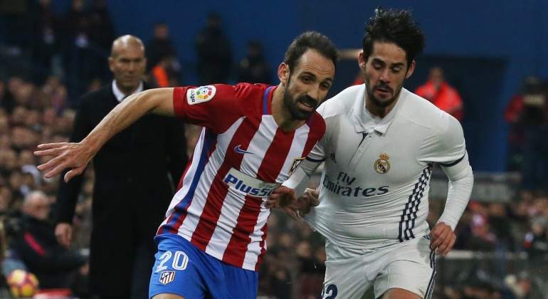 Isco-agarra-Juanfran-2016-Reuters.jpg