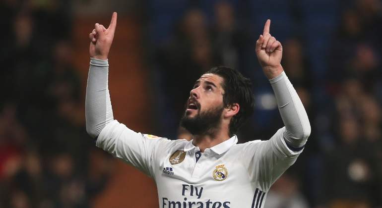 isco-senala-cielo-reuters.jpg