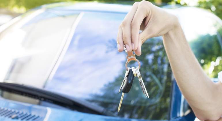 coche-llaves-mano-dreamstime.jpg
