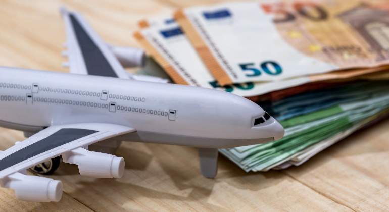 avion-juguete-dinero-dreamstime.jpg