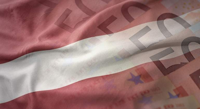 letonia-bandera-euro-dreamstime.jpg