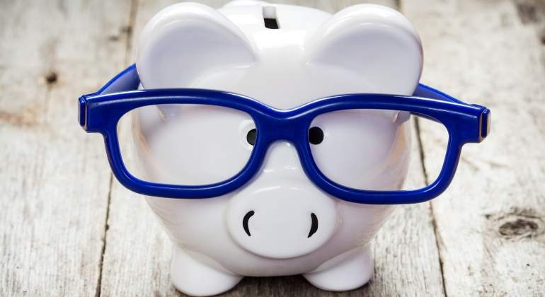 hucha-gafas-azules-dreamstime.jpg