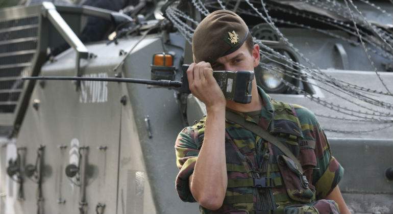 Walkie-talkie.jpg