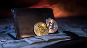 Los cinco grandes riesgos de invertir en criptomonedas como el bitcoin, según la CNMV y el Banco de España