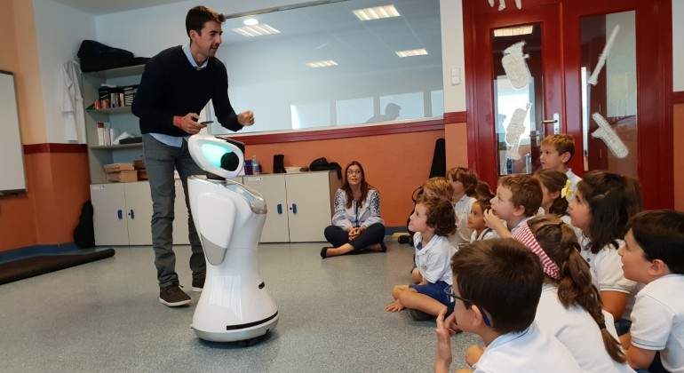 robot-colegio-ninos-madrid-ep.jpg