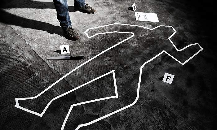 Una-escena-del-crimen-con-un-silueta-en-el-suelo-iStock.jpg