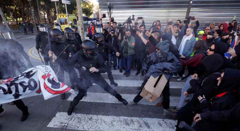 cargas-policia-cdr-barcelona-efe.jpg