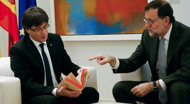puigdemont-libro-rajoy-reuters.jpg