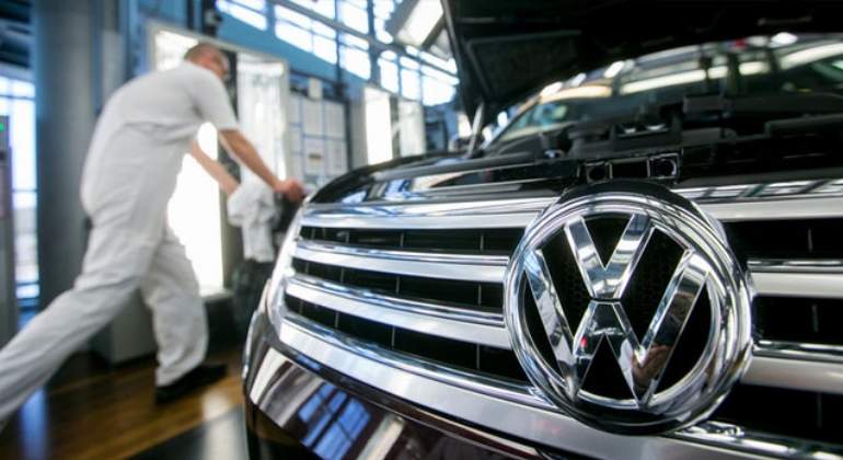 volkswagen-logo-bloomberg-02.jpg