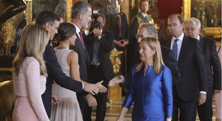sanchez-esposa-reyes-desfile-besamanos-ep.jpg