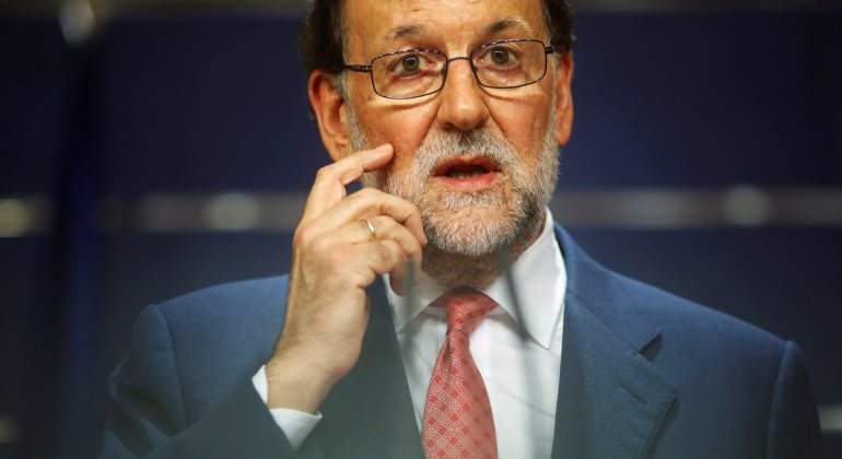 rajoy-dedopiensa-2deagosto-efe.jpg