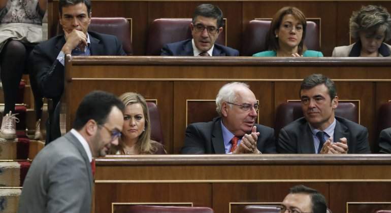 pedrosanchez-hernando-sinaplausos-efe.jpg