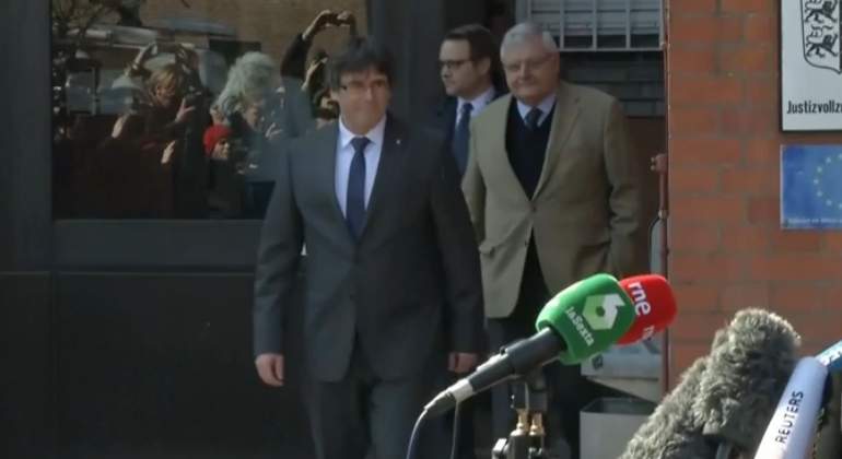 puigdemont-sale.jpg