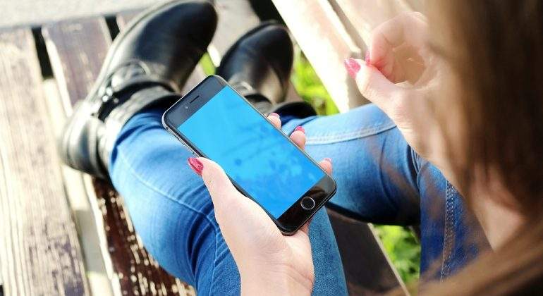 movil-adiccion-verano-pixabay.jpg