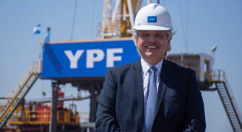 alberto-fernandez-en-ypf.jpg