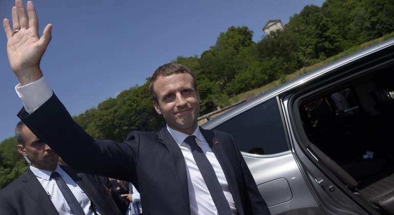 macron-saluda-efe.jpg