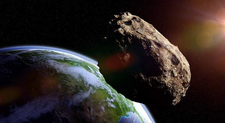 Un-asteroide-flotando-cerca-de-la-Tierra-iStock.jpg