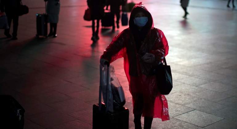 coronavirus-China-maleta-mascarilla-reuters.jpg