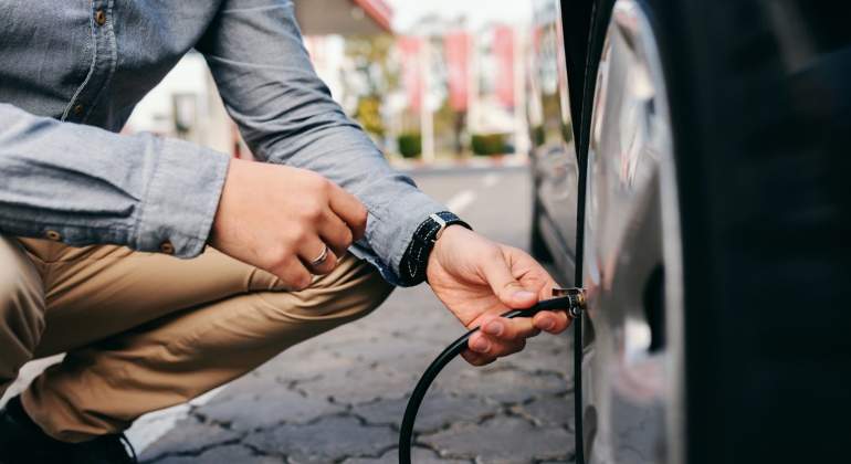 presion-ruedas-neumaticos-coche-iStock-1079895406.jpg