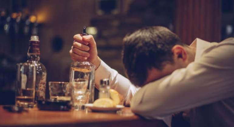 alcoholismo-istock-770.jpg