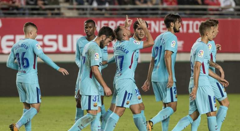barcelona-celebra-gol-alcacer-murcia-efe.jpg