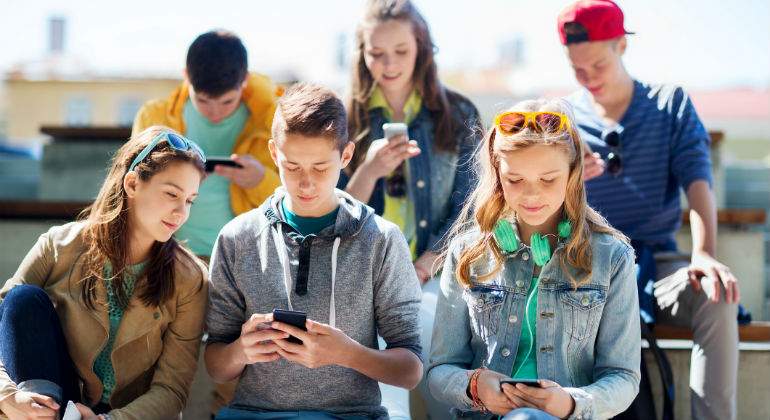 adolescentes-smartphones.jpg