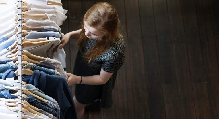 compras-ropa-perchas-dreams.jpg