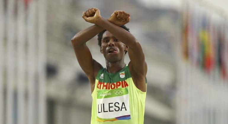 Lilesa-gesto-Etiopia-2016-reuters.jpg