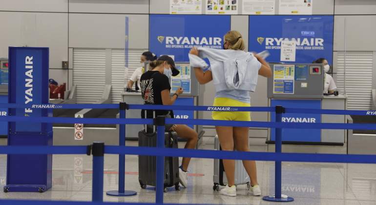 ryanair-turistas-cola-aeropuerto-ep.jpg