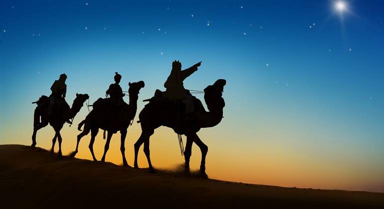 Los-Reyes-Magos-de-Oriente-sobre-sus-camellos-iStock.jpg