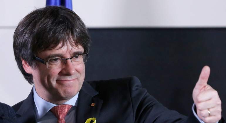 carles-puigdemont-dedo-reuters.jpg