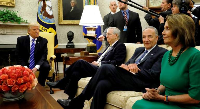 trump-pelosi-schumer-mcconnell-despacho-oval-septiembre-2017-reuters.jpg