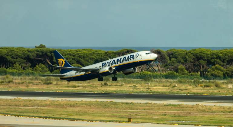 ryanair-avion-prat-barcelona-dreamstime.jpg