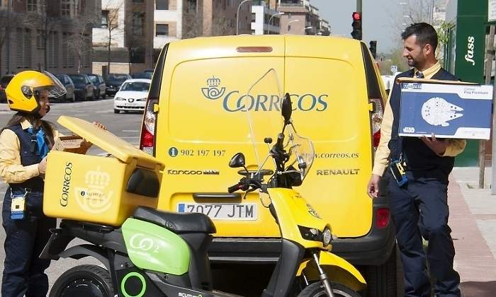 Correos-furgoneta-moto.jpg