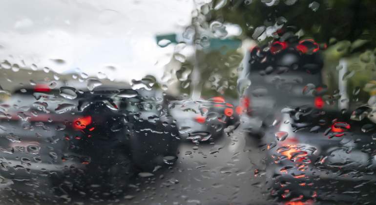 coche-lluvia-recurso-dreamstime.jpg