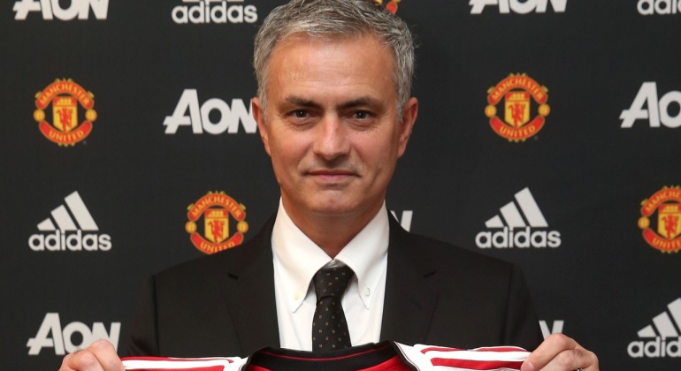 mourinho-presentado-united.jpg