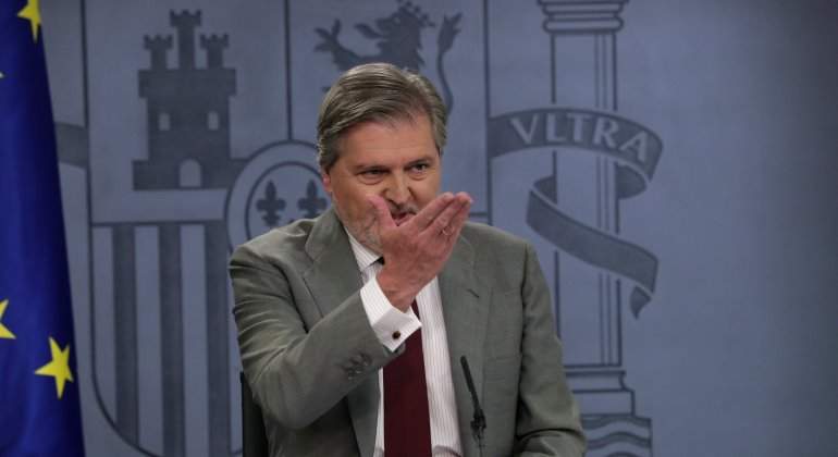 Mendez-Vigo-Mano-Consejo-21julio-EFE.jpg