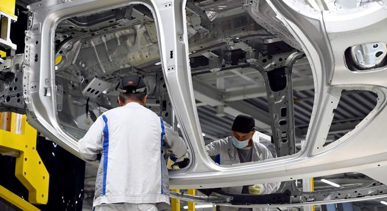 trabajadores-volkswagen-bratislava.jpg