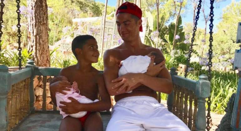 cr7-hijos-770.jpg