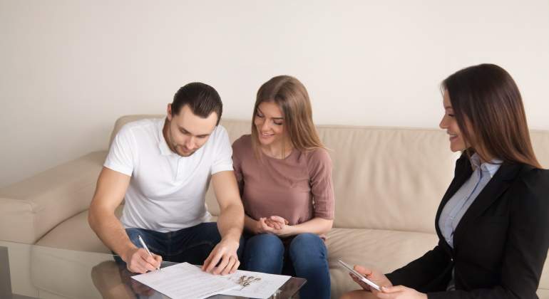 firma-contrato-alquiler-dreamstime.jpg