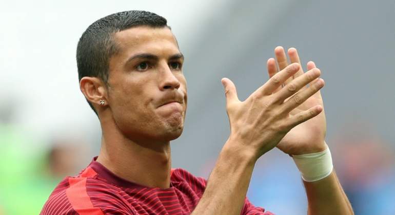 cristiano-aplaude-portufal-efe.jpg