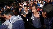 Juan Guaidó, agredido por una muchedumbre chavista al aterrizar en Venezuela tras su gira internacional