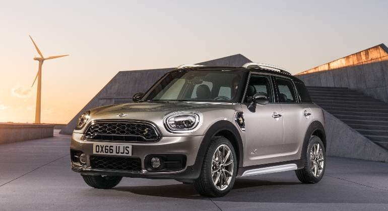 Mini-Cooper-S-Countryman-All4-2016-01.jpg