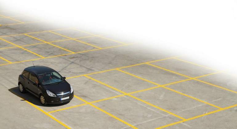 plazas-parking-770-dreamstime.jpg