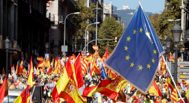 cataluna-manifestacion-constitucion-reuters.jpg
