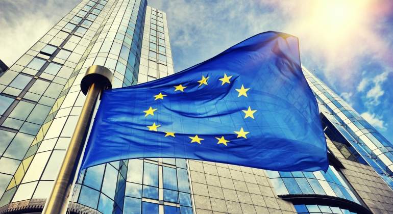 UE-parlamento-europeo-bandera-dreamstime.jpg