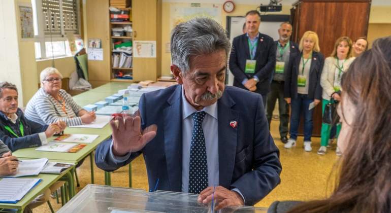 revilla-vota-26M-efe.jpg