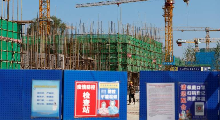 evergrande-gruas-reuters.jpg